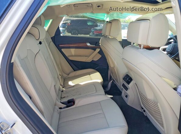 WA1CAAFY8M2009059 2021 AUDI Q5 White Widok tylnych siedzeń