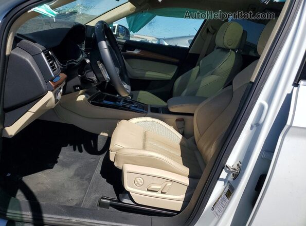 WA1CAAFY8M2009059 2021 AUDI Q5 White Widok wnętrza z przodu