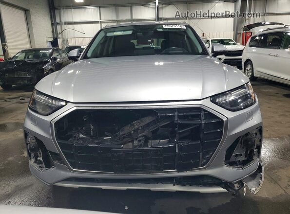 WA1CAAFYXM2050969 2021 AUDI Q5 Серебряный Вид спереди