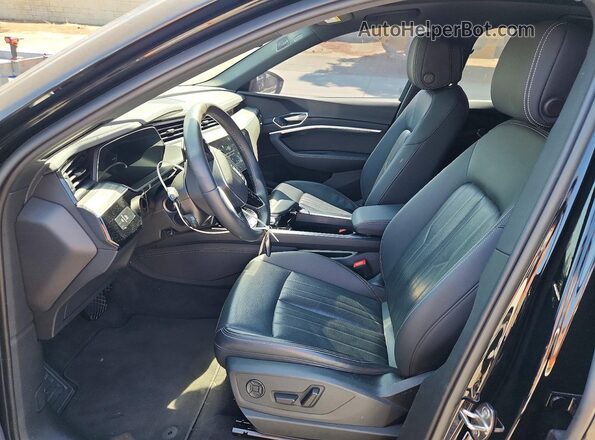 WA1CAAGE1RB049267 2024 AUDI Q8 Черный Вид салона спереди