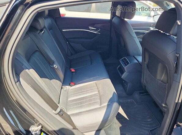 WA1CAAGE1RB049267 2024 AUDI Q8 Черный Вид задних сидений