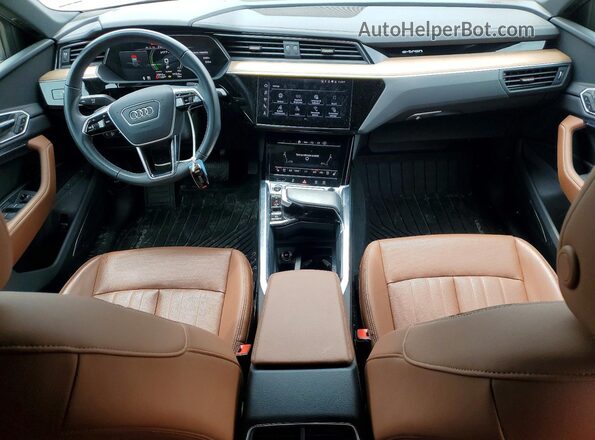 WA1CABGE3RB036106 2024 AUDI Q8 Black Vista del salpicadero