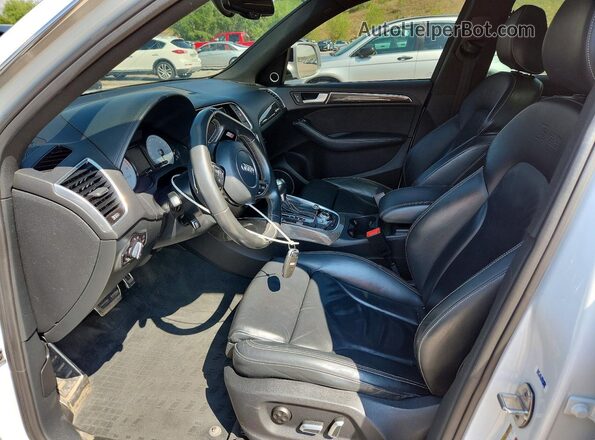 WA1CCAFPXGA150565 2016 AUDI SQ5 White Front interior view