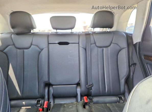 WA1CNAFY0K2020283 2019 AUDI Q5 White Widok tylnych siedzeń