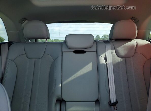 WA1CNAFY2J2200136 2018 AUDI Q5 White Rear seats view