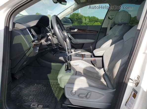 WA1CNAFY2J2200136 2018 AUDI Q5 White Front interior view
