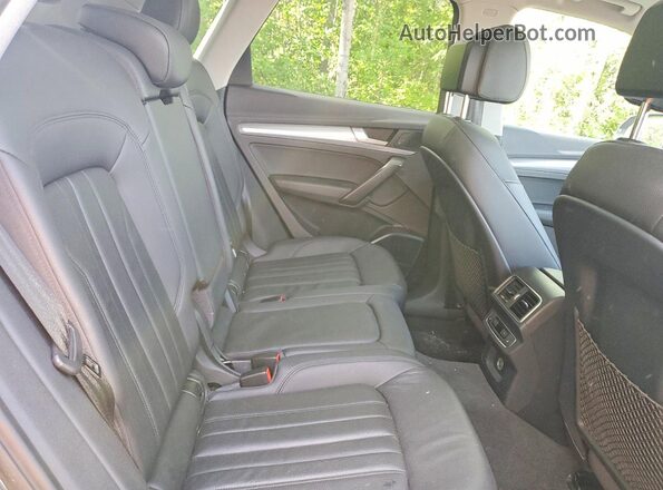 WA1CNAFY3J2016680 2018 AUDI Q5 Синий Вид задней части салона