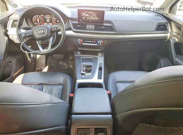 WA1CNAFY3J2016680 2018 AUDI Q5 Синий Вид панели приборов