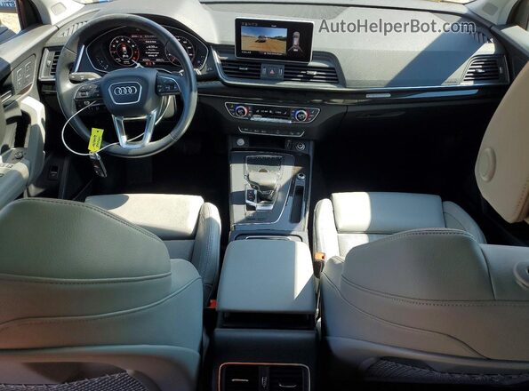 WA1CNAFY6J2248657 2018 AUDI Q5 Red Vista del salpicadero