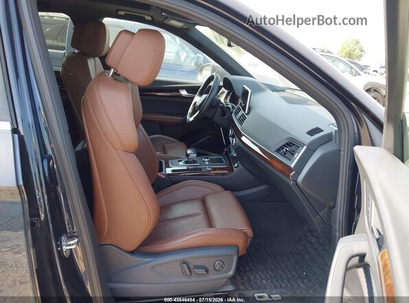 WA1CNAFY8J2160337 2018 AUDI Q5 Black წინა სალონის ხედი