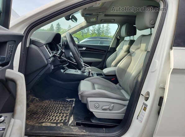 WA1CNAFY8K2082935 2019 AUDI Q5 White Widok wnętrza z przodu