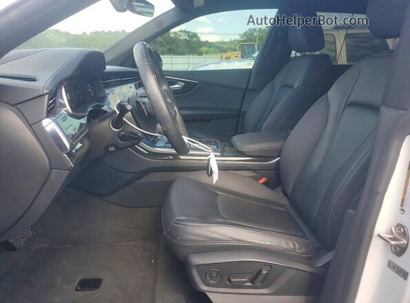 WA1CVAF10KD044431 2019 AUDI Q8 Белый Вид салона спереди