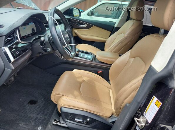 WA1CVAF13KD044472 2019 AUDI Q8 Black Front interior view