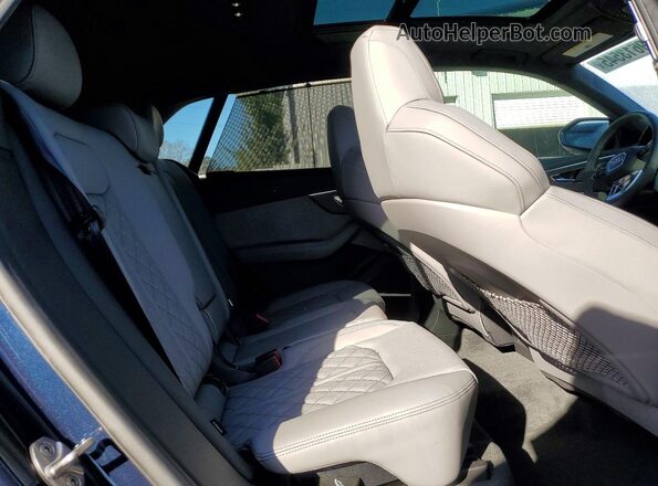 WA1CWBF16SD011596 2025 AUDI SQ8 Blue Widok wnętrza z tyłu