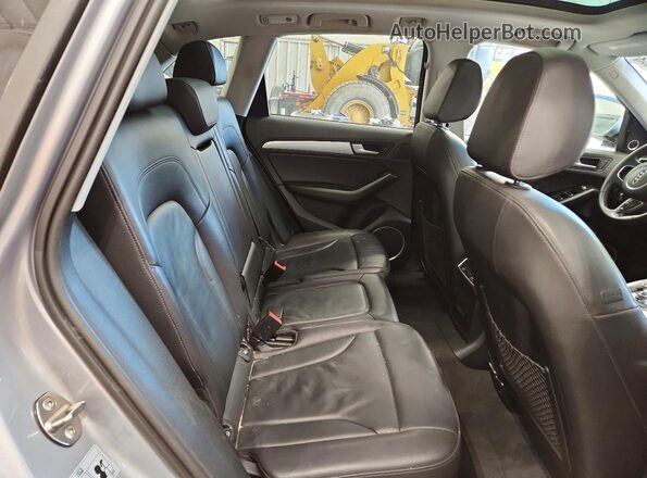 WA1D7AFP1GA147465 2016 AUDI Q5 Silver Widok wnętrza z tyłu