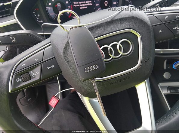 WA1DECF30L1006136 2020 AUDI Q3 White Vista del salpicadero