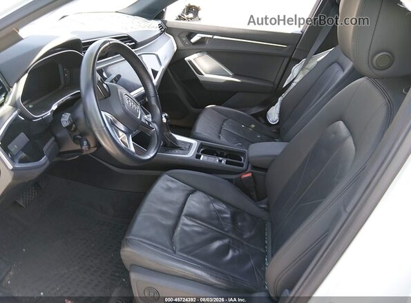 WA1DECF30L1057068 2020 AUDI Q3 Белый Вид салона спереди
