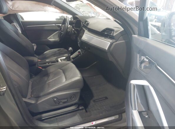 WA1DECF30M1051529 2021 AUDI Q3 Gray Widok wnętrza z przodu