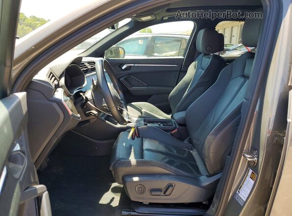 WA1DECF30M1142560 2021 AUDI Q3 Gray Vista interior delantera
