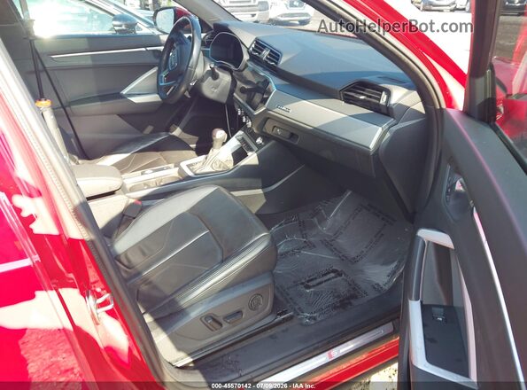 WA1DECF30P1068528 2023 AUDI Q3 Red Front interior view