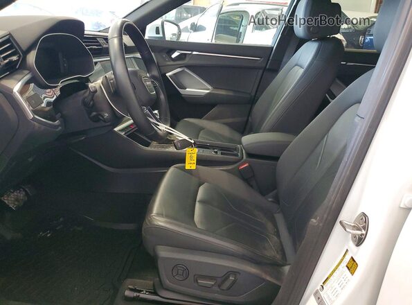 WA1DECF31M1040636 2021 AUDI Q3 White წინა სალონის ხედი