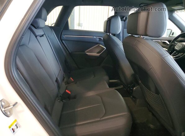 WA1DECF31M1040636 2021 AUDI Q3 White უკანა სალონის ხედი