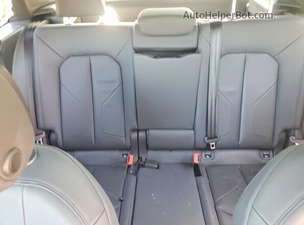 WA1DECF31R1018661 2024 AUDI Q3 Charcoal Widok tylnych siedzeń