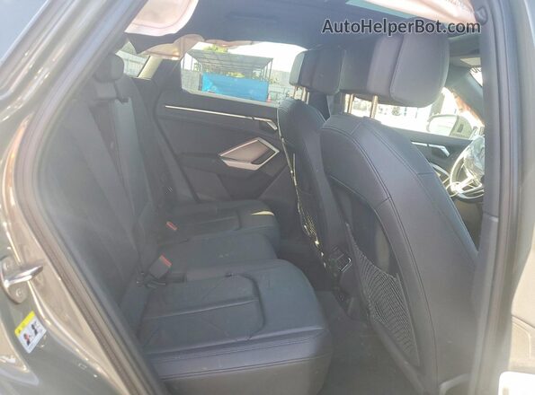 WA1DECF31R1018661 2024 AUDI Q3 Charcoal Widok wnętrza z tyłu