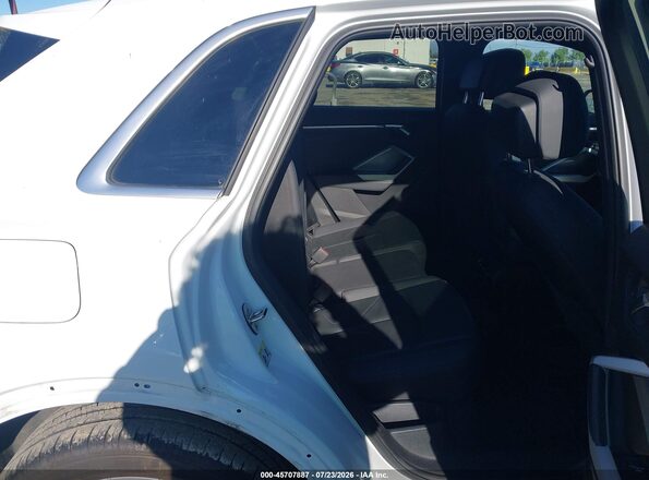 WA1DECF31R1061400 2024 AUDI Q3 White Вид наклейки з VIN-кодом