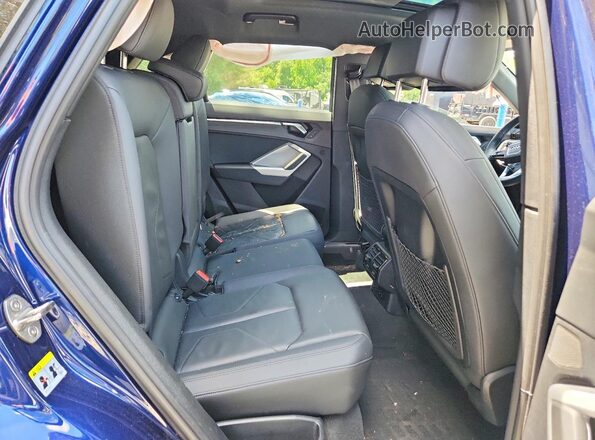 WA1DECF31R1159312 2024 AUDI Q3 Blue უკანა სავარძლების ხედი