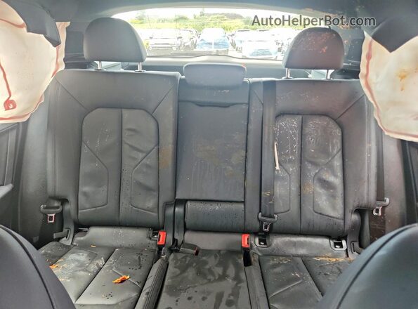 WA1DECF32L1058349 2020 AUDI Q3 Gray Vista de los asientos traseros