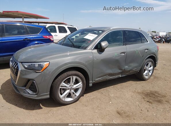WA1DECF32M1014207 2021 AUDI Q3 Gray Widok z przodu