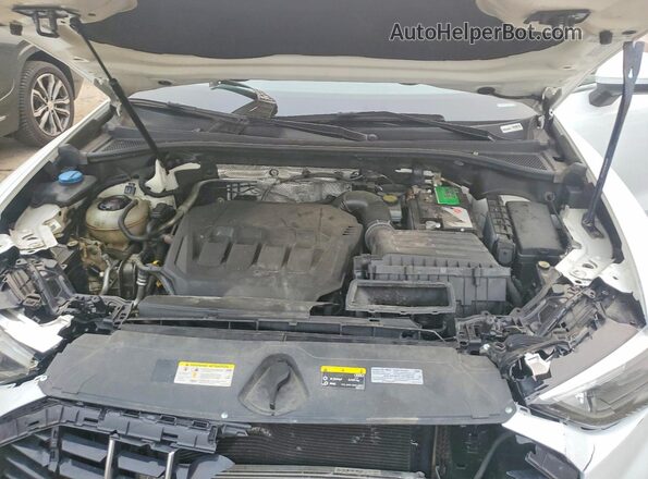 WA1DECF32M1050690 2021 AUDI Q3 White Вид підкапотного простору