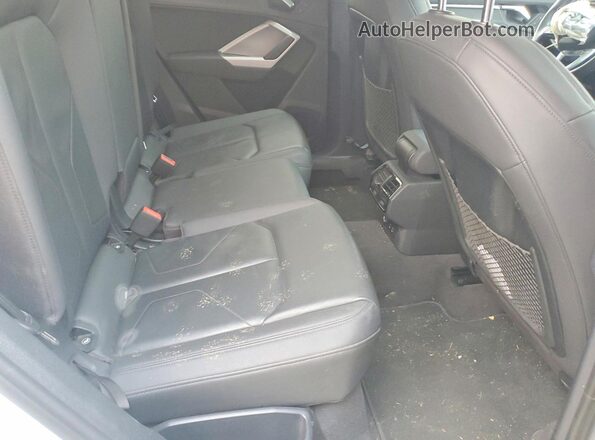 WA1DECF32M1050690 2021 AUDI Q3 White Вид задньої частини салону