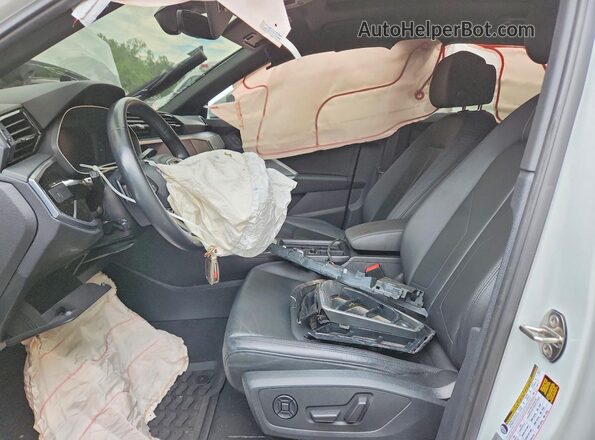 WA1DECF32M1050981 2021 AUDI Q3 White Vista interior delantera