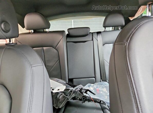 WA1DECF32M1050981 2021 AUDI Q3 White Vista de los asientos traseros