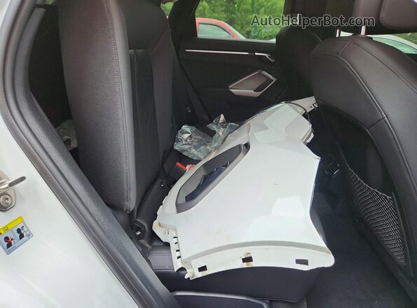 WA1DECF32M1050981 2021 AUDI Q3 White Vista interior trasera