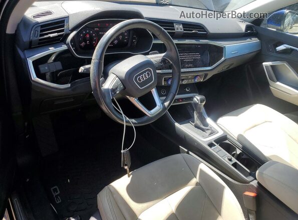 WA1DECF32M1131236 2021 AUDI Q3 Blue Vista del salpicadero