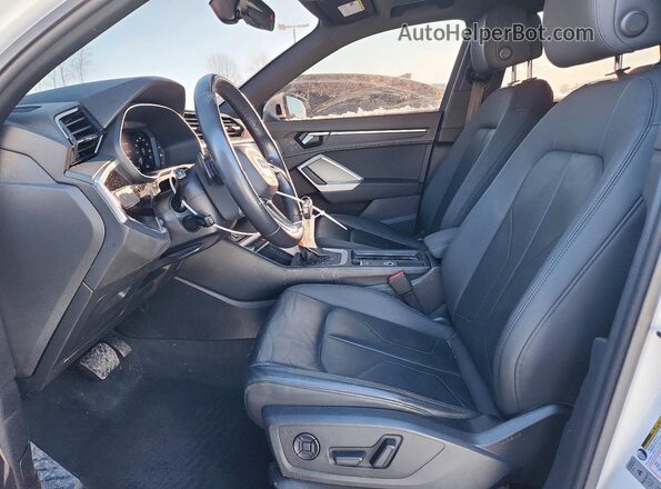 WA1DECF33M1003930 2021 AUDI Q3 White წინა სალონის ხედი