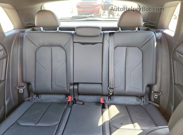 WA1DECF33N1114060 2022 AUDI Q3 Серый Вид задних сидений