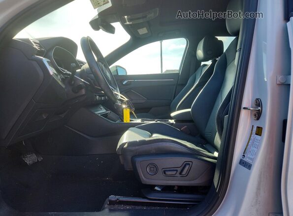 WA1DECF33N1134079 2022 AUDI Q3 Белый Вид салона спереди