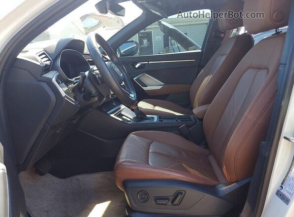 WA1DECF34M1131299 2021 AUDI Q3 Белый Вид салона спереди