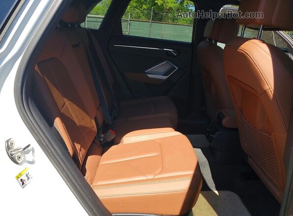 WA1DECF34M1131299 2021 AUDI Q3 Белый Вид задней части салона