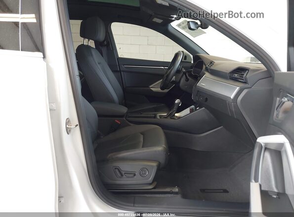 WA1DECF34N1010225 2022 AUDI Q3 Белый Вид салона спереди