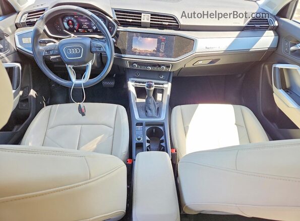 WA1DECF34N1070716 2022 AUDI Q3 Black Widok deski rozdzielczej