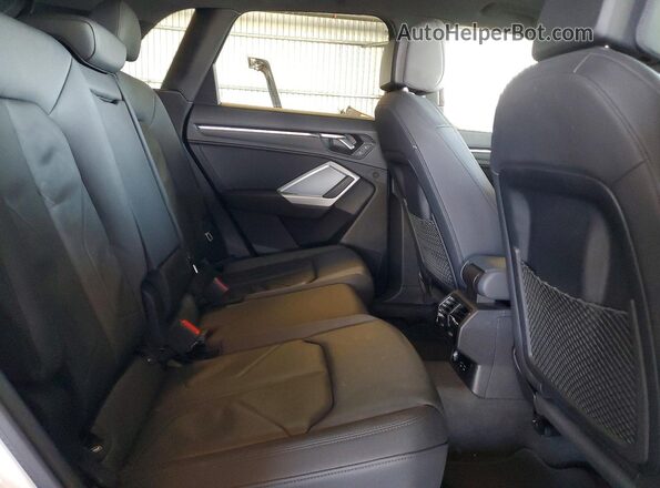 WA1DECF34R1054232 2024 AUDI Q3 White Widok wnętrza z tyłu