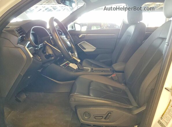 WA1DECF34R1054232 2024 AUDI Q3 White Widok wnętrza z przodu
