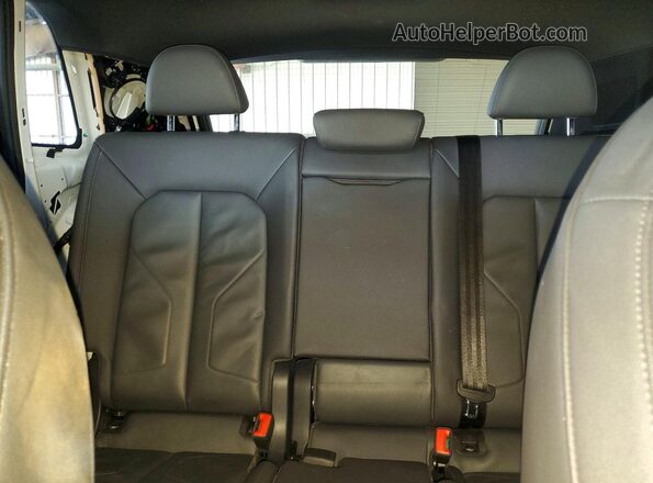 WA1DECF34R1054232 2024 AUDI Q3 White Widok tylnych siedzeń