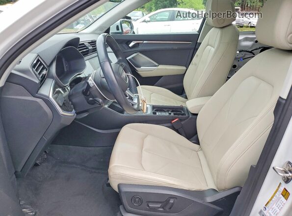 WA1DECF35L1060158 2020 AUDI Q3 White Вид салону спереду
