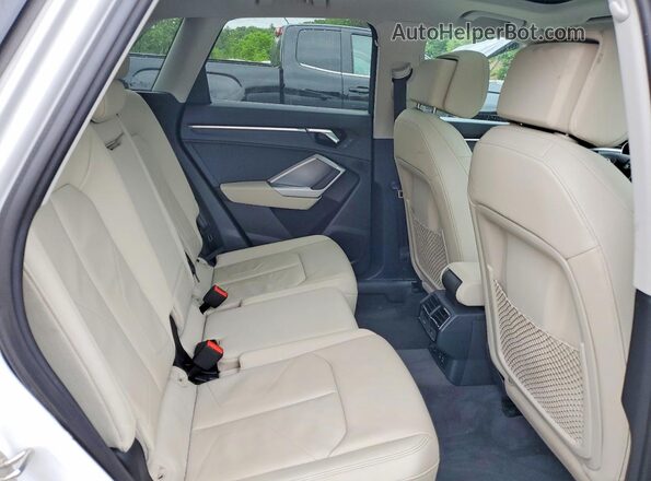 WA1DECF35L1060158 2020 AUDI Q3 White Вид задньої частини салону